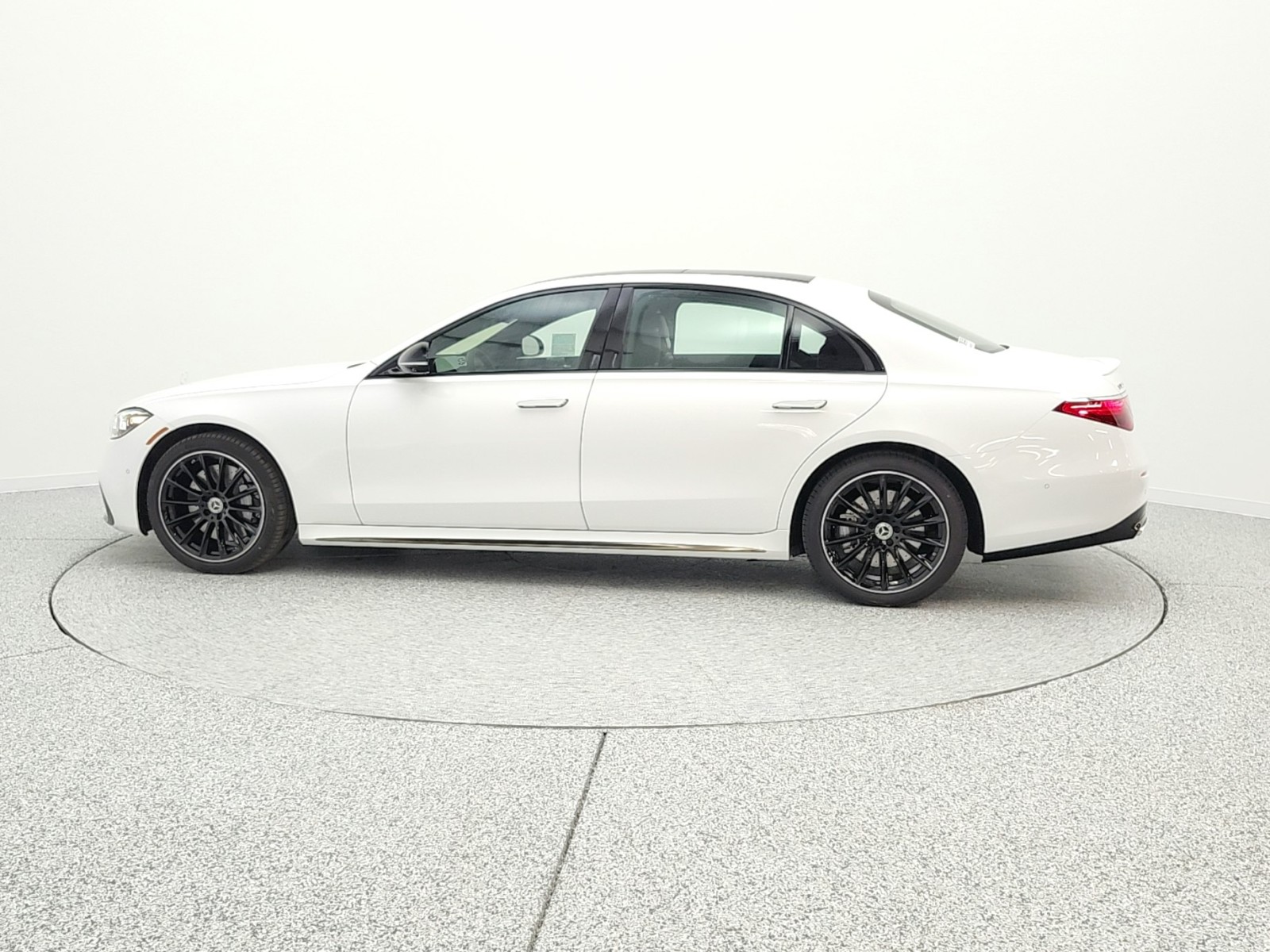 New 2026 MANUFAKTUR Moonlight White Metallic Mercedes-Benz S 580 image 8