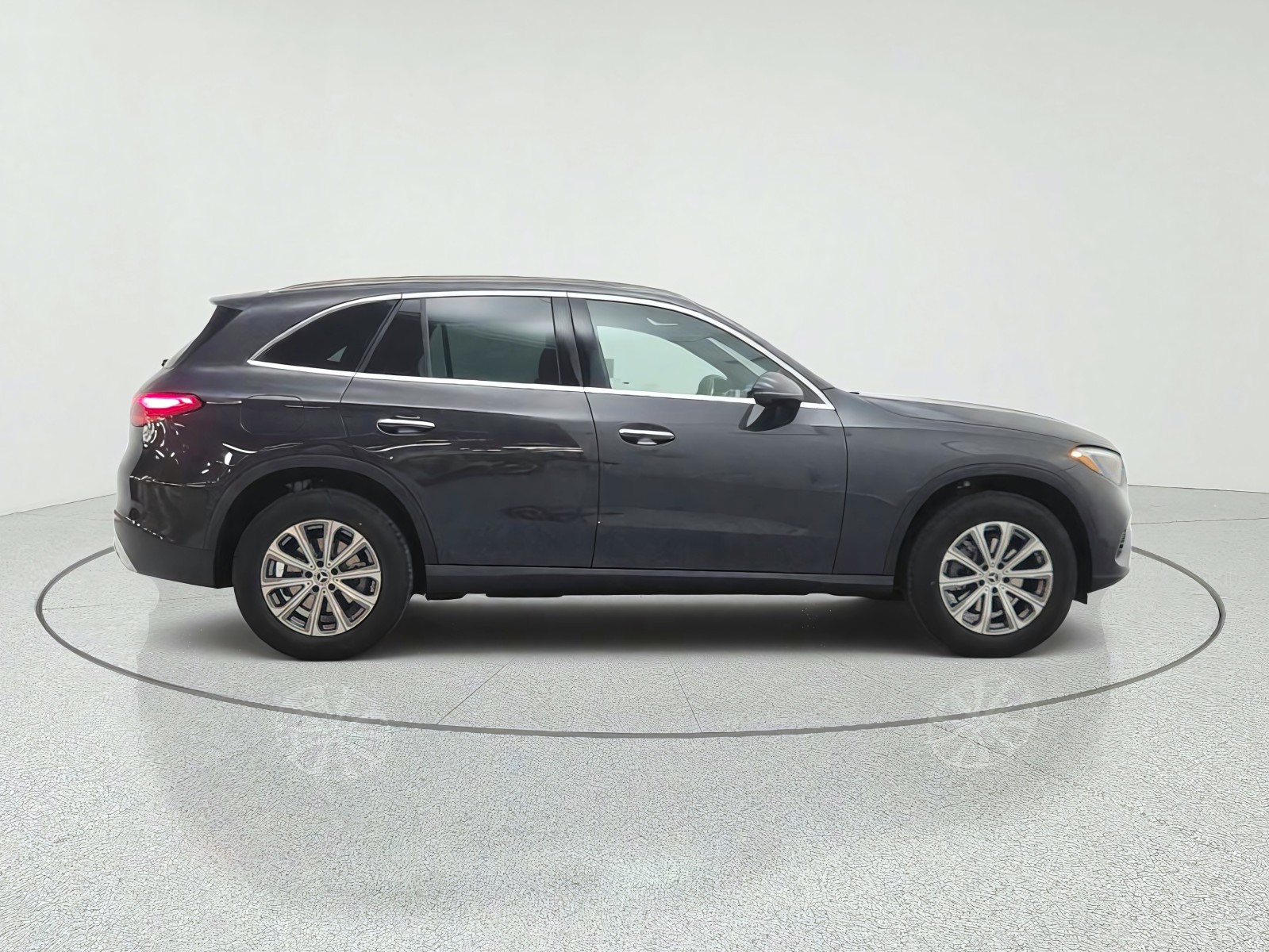 New 2027 Graphite Grey Metallic Mercedes-Benz GLC 300 SUV image 4