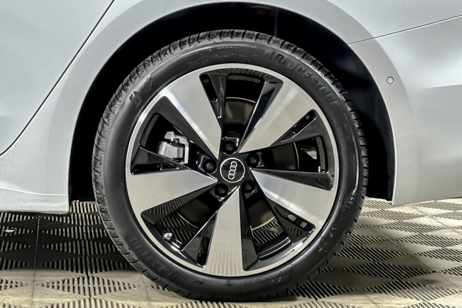 New 2025 Glacier White Metallic Audi Premium Plus 2.0 TFSI quattro image 22