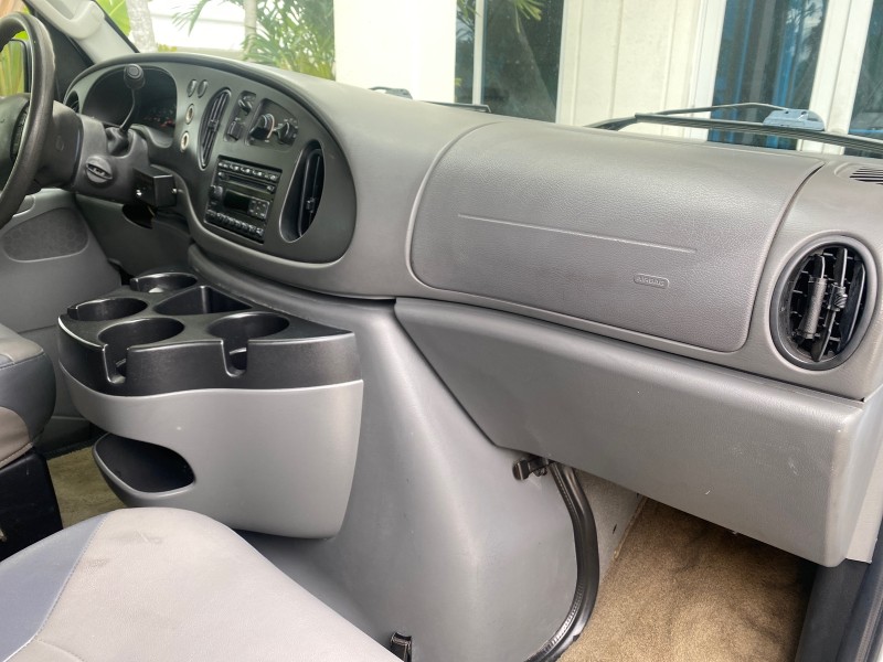 2008 Ford Econoline Wagon XLT 15 PASSENGERS E350 CLEAN in , 
