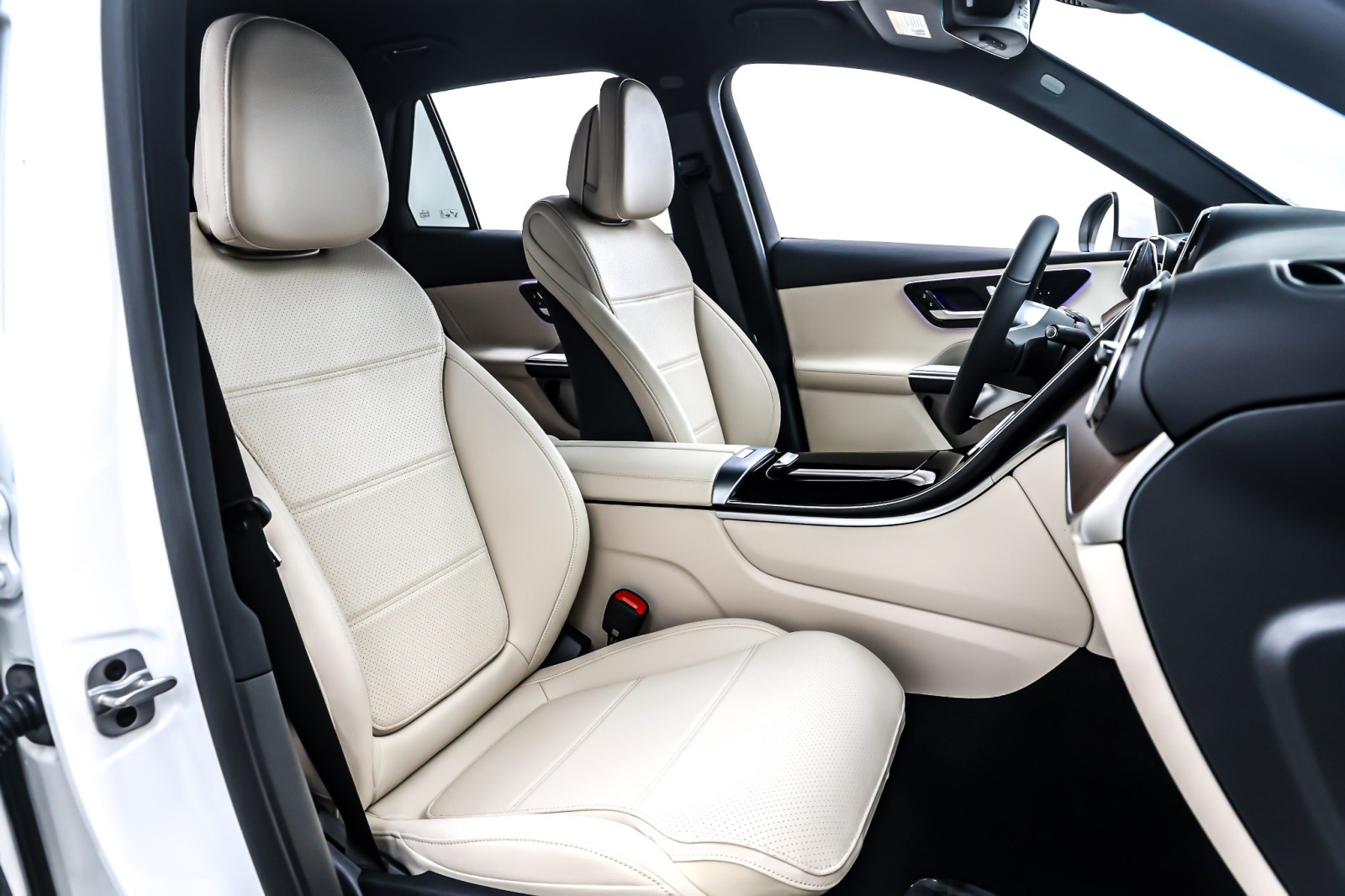 New 2026 Polar White Mercedes-Benz GLC 300 image 7