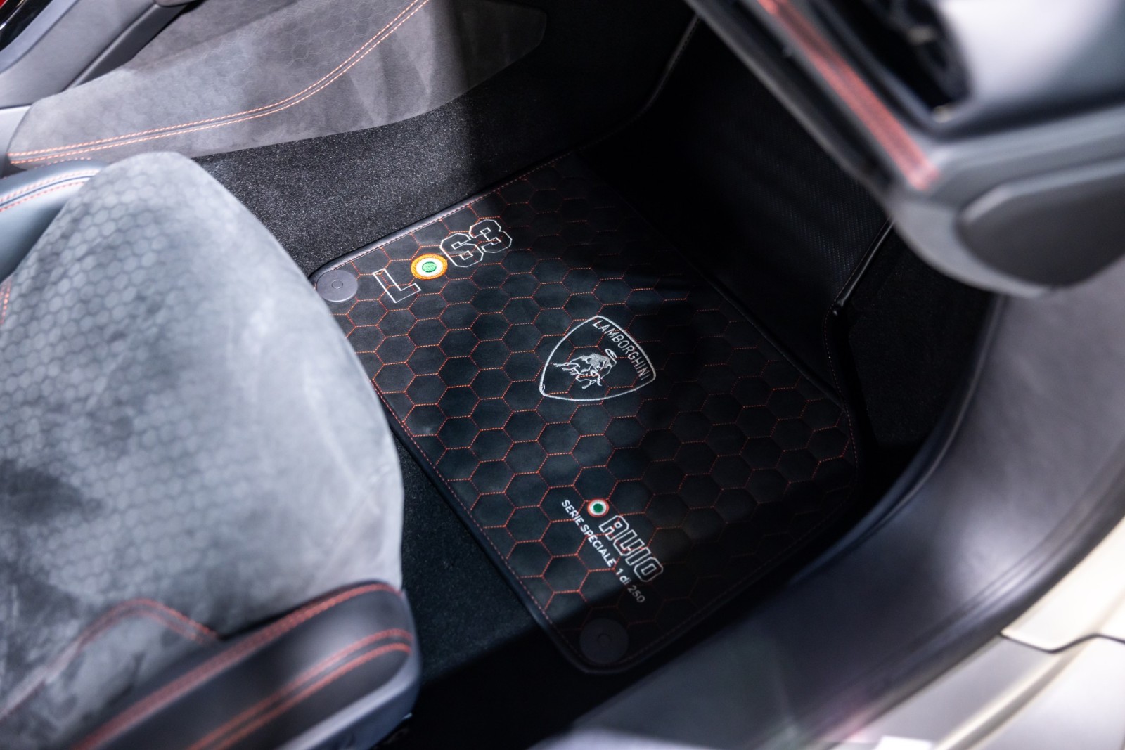 2017 Lamborghini Huracan Base - Photo 33