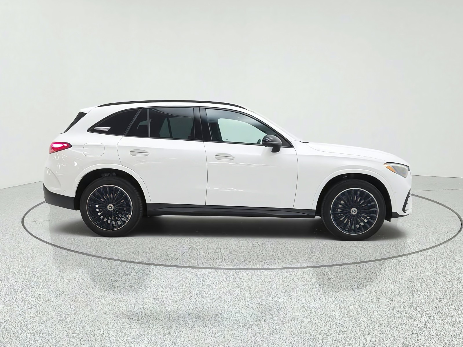 New 2027 MANUFAKTUR Moonlight White Metallic Mercedes-Benz GLC 300 SUV image 4