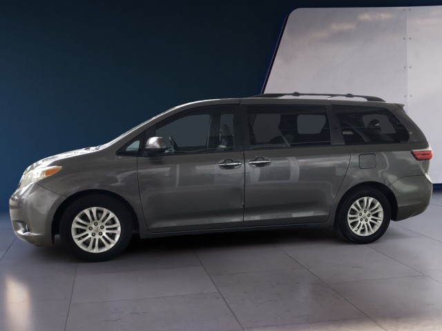 2015 Toyota Sienna XLE 2