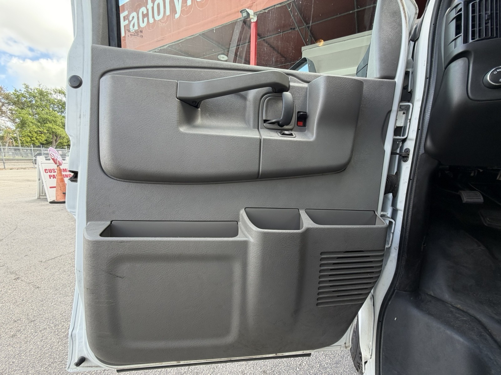 2016 Chevrolet Express - $20,977