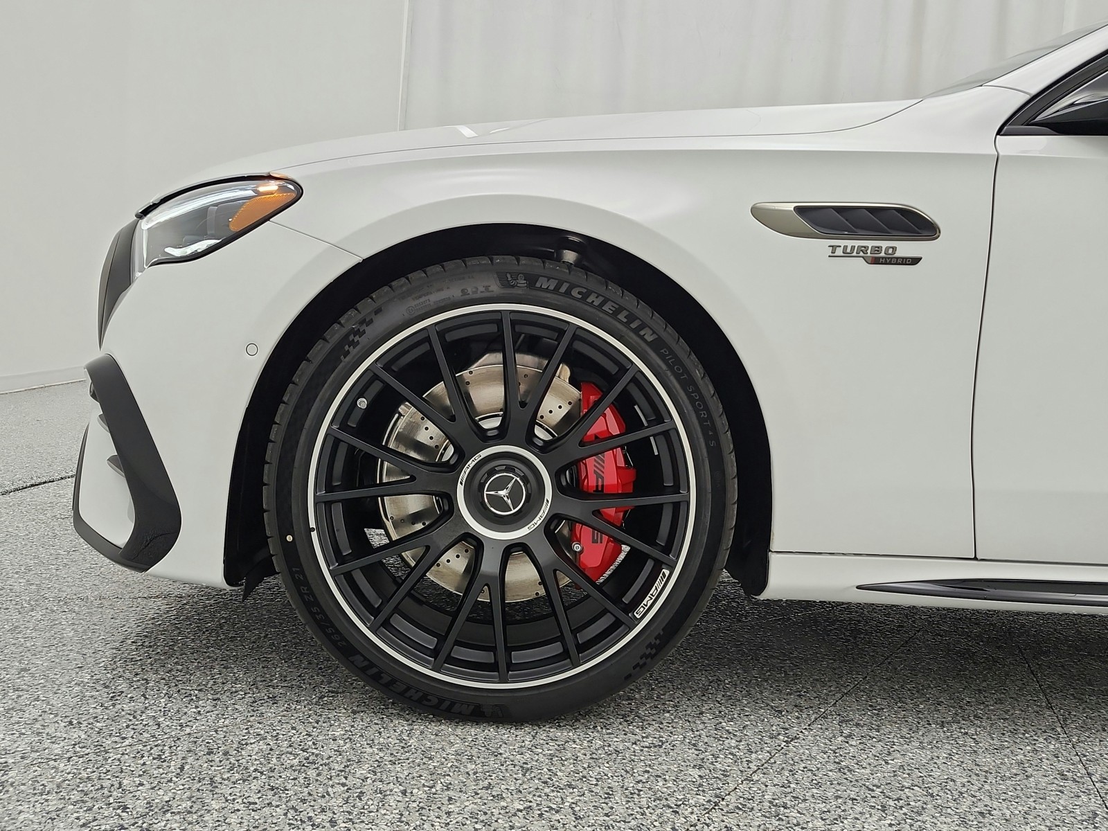 New 2027 MANUFAKTUR Moonlight White Metallic Mercedes-Benz AMG® E 53 Hybrid Sedan image 13