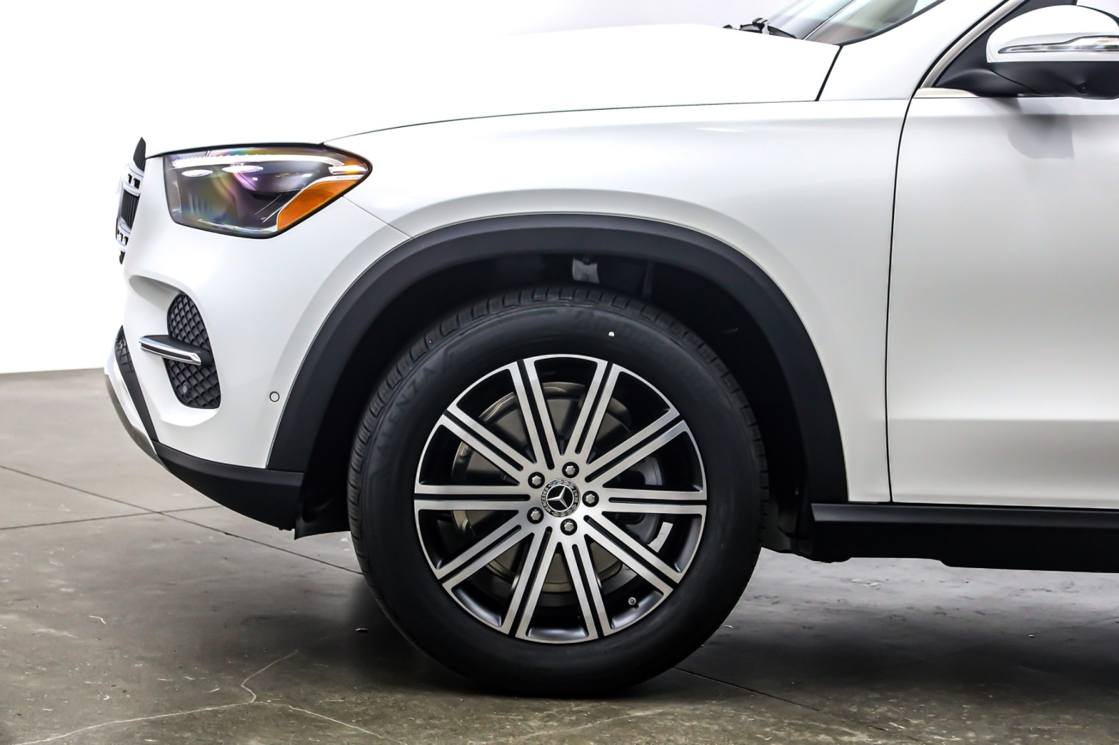 New 2026 Polar White Mercedes-Benz GLE 350 image 10