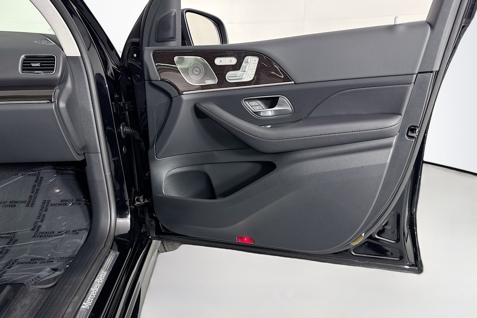 New 2026 Black Mercedes-Benz GLE 450 4MATIC® SUV image 23