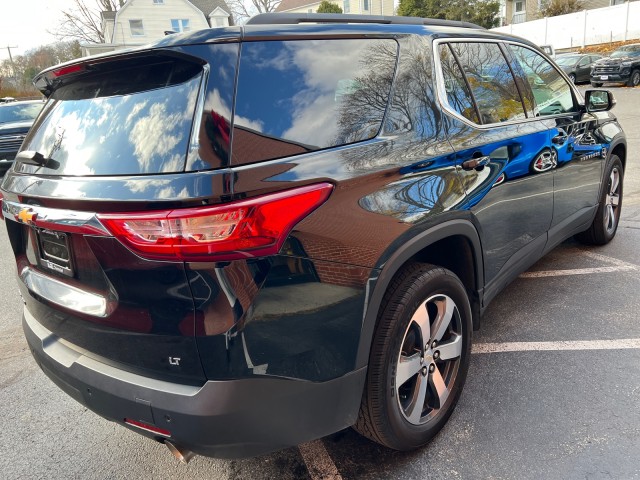 2019 Chevrolet Traverse LT Leather with Luxury Pkg and Sunroof 9