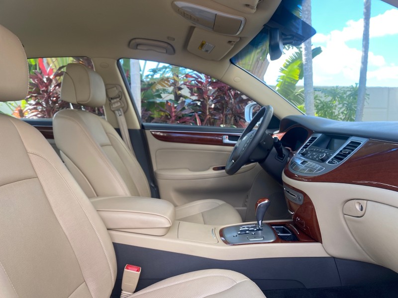 2013 Hyundai Genesis 3.8L LOW MILES 33,576 in , 