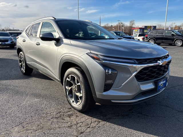 2025 Chevrolet Trax LT 2