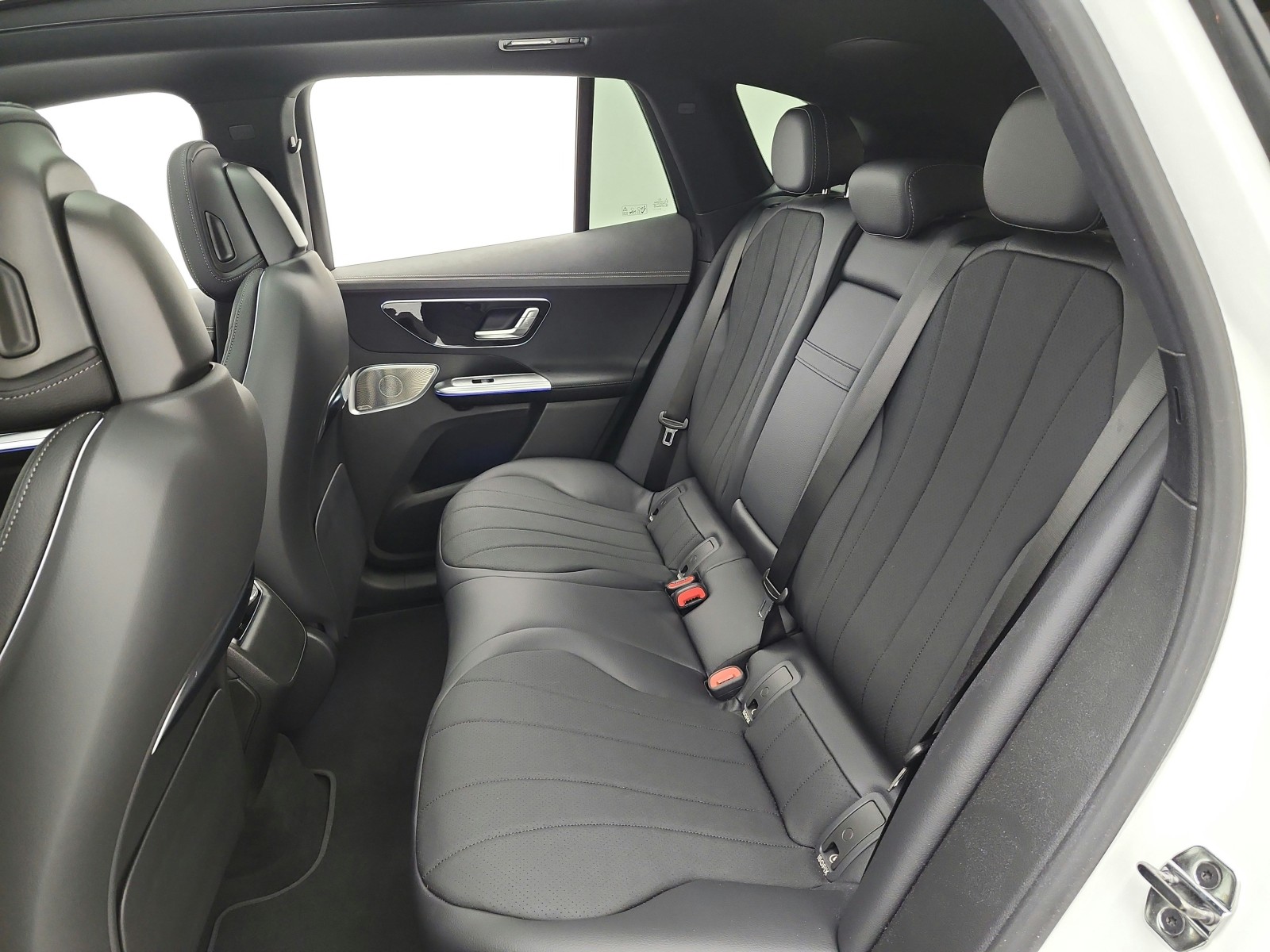 New 2026 Polar White Mercedes-Benz EQE 320+ image 11