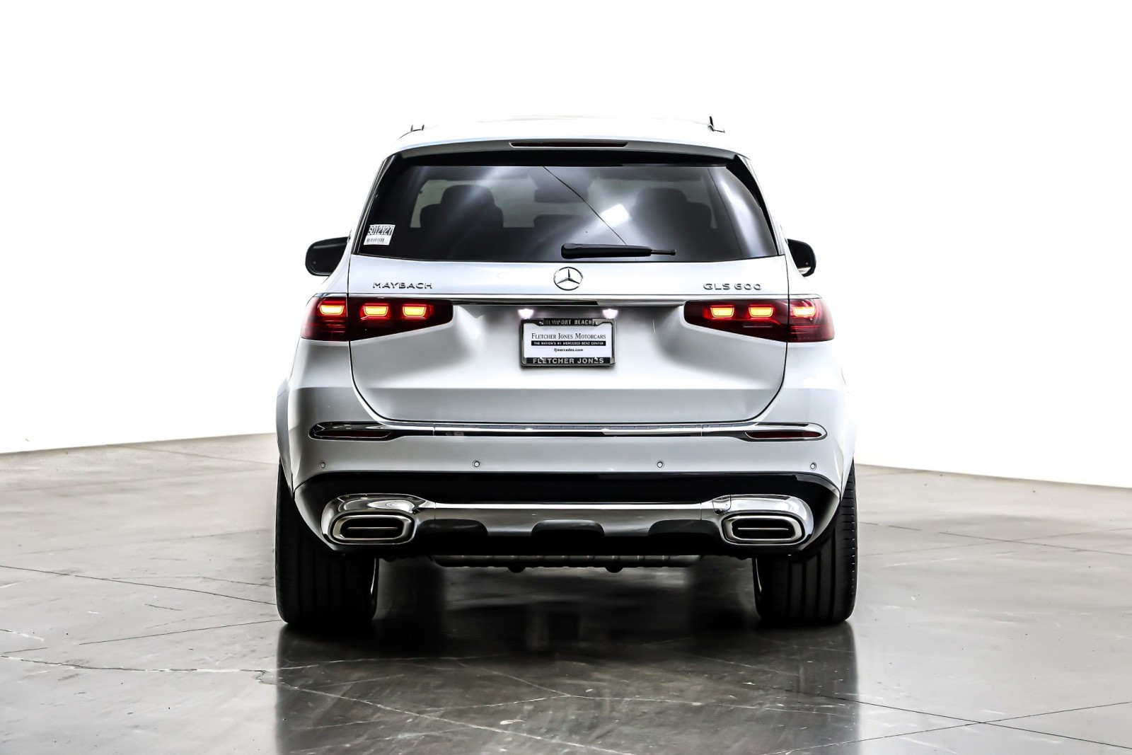 New 2026 MANUFAKTUR Moonlight White Metallic Mercedes-Benz Maybach GLS 600 image 3