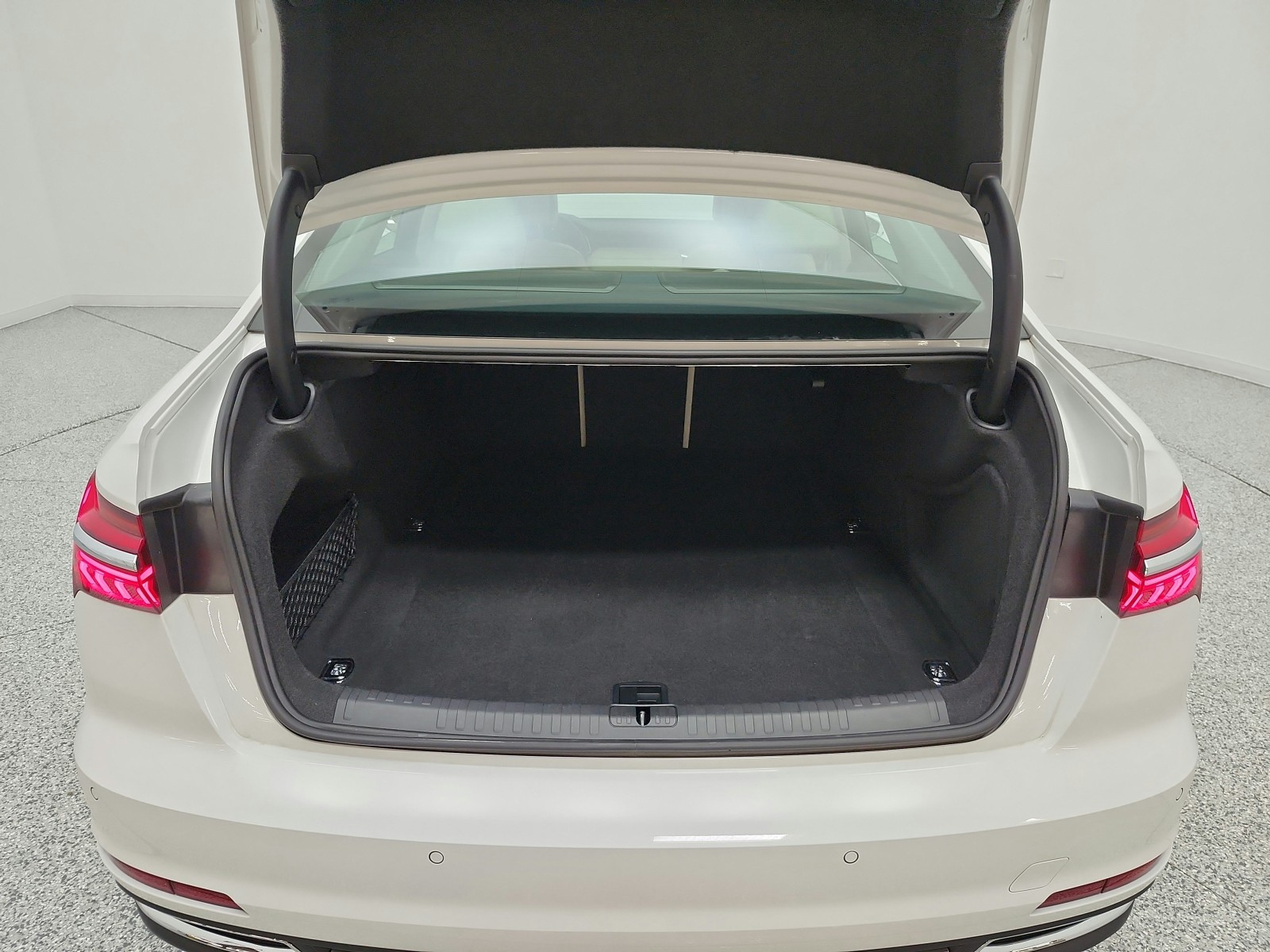 Used 2023 Ibis White Audi Premium image 19
