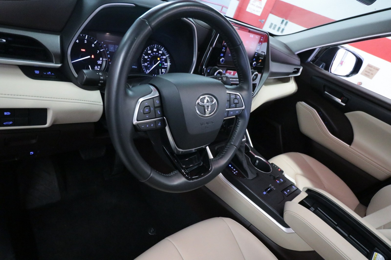 Used Car 2021 Toyota Highlander  Xle For Sale Under $35,000 In Austin, Texas