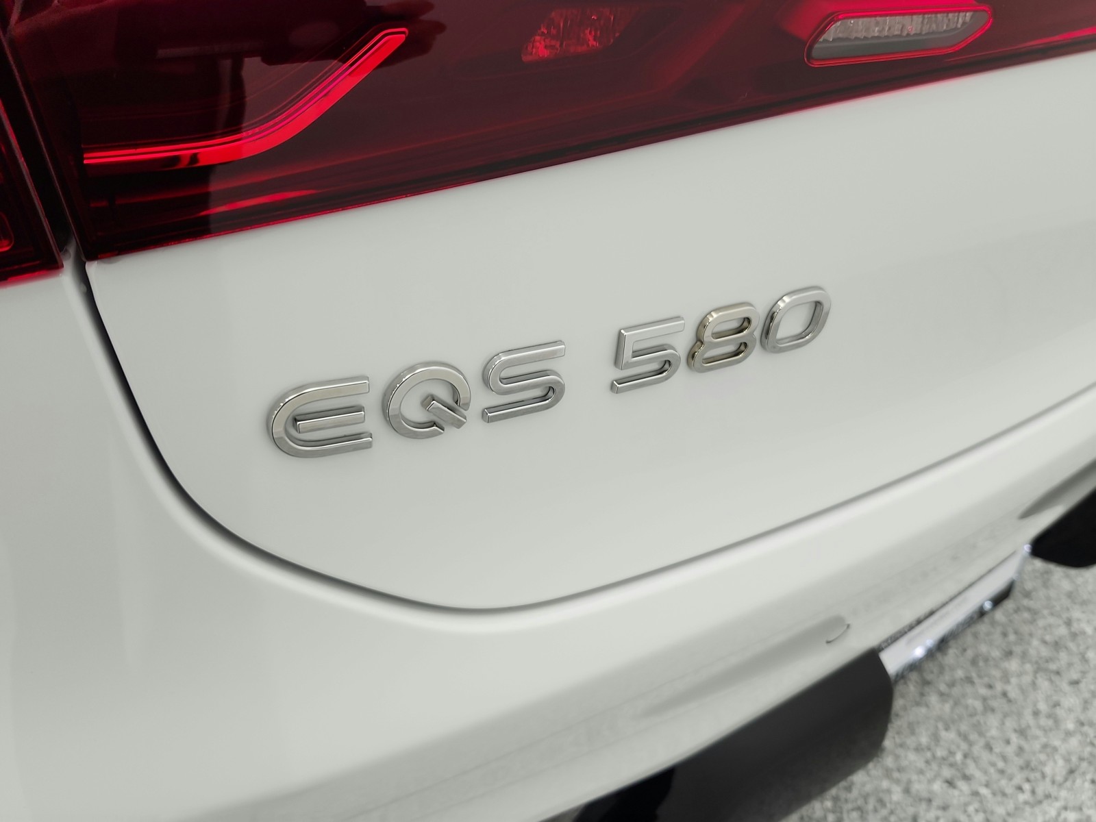 New 2026 MANUFAKTUR Moonlight White Metallic Mercedes-Benz EQS 580 image 22