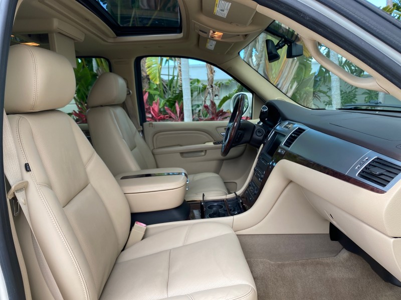 2010 Cadillac Escalade SUNROOF NAV Premium LOW MILES 66,933 in ,