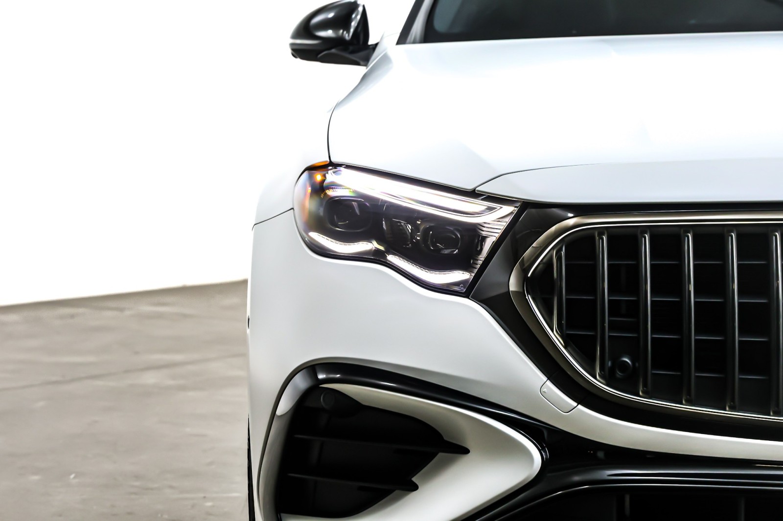 Certified Used 2026 MANUFAKTUR Moonlight White Magno Mercedes-Benz AMG® E 53 E 4MATIC+ Sedan image 16