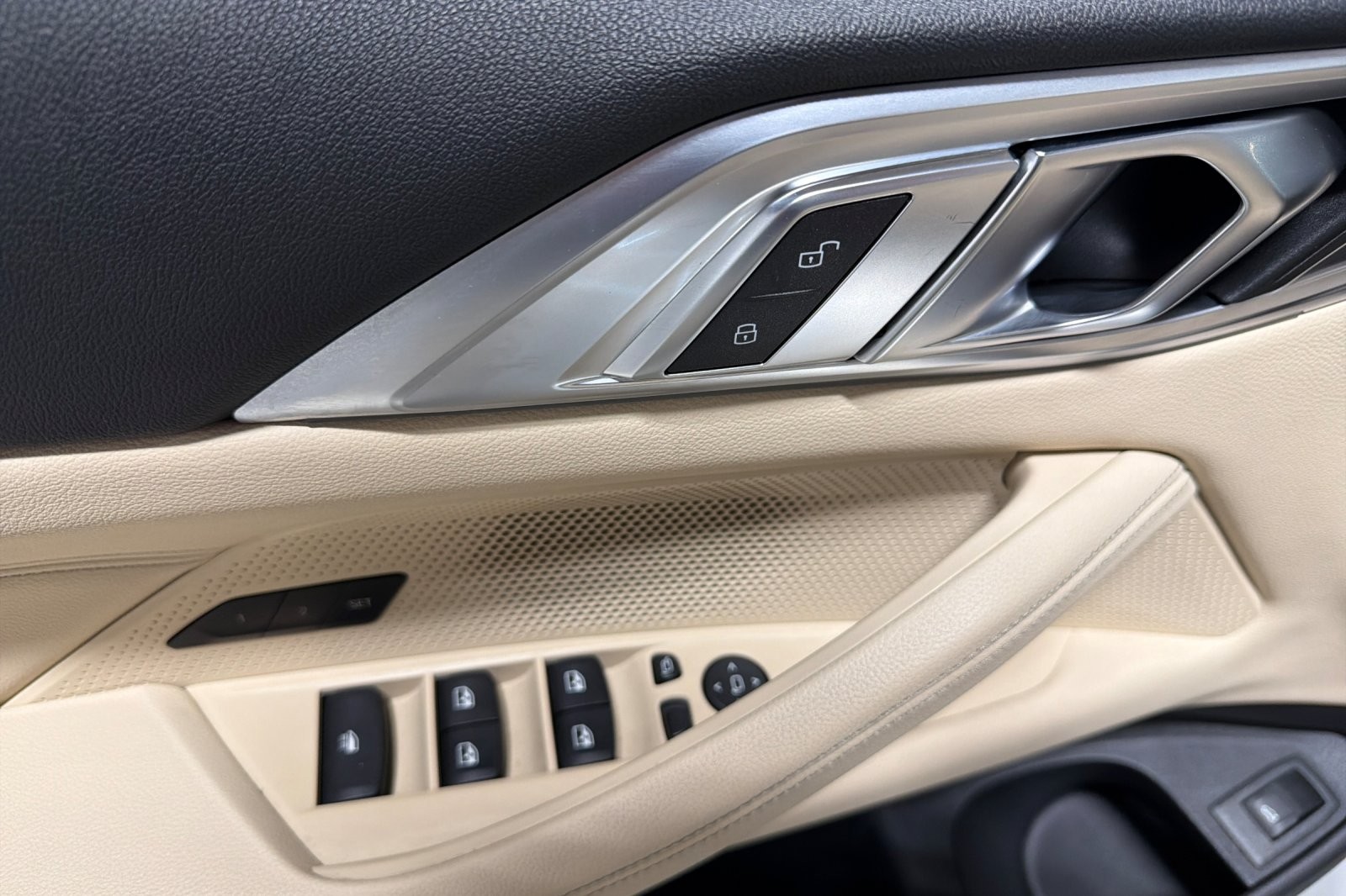 Used 2023 MINERAL WHITE BMW 430i Convertible image 10
