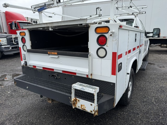2015 Ford F-350 4x4 Service Body w Ladder Racks XL in ,