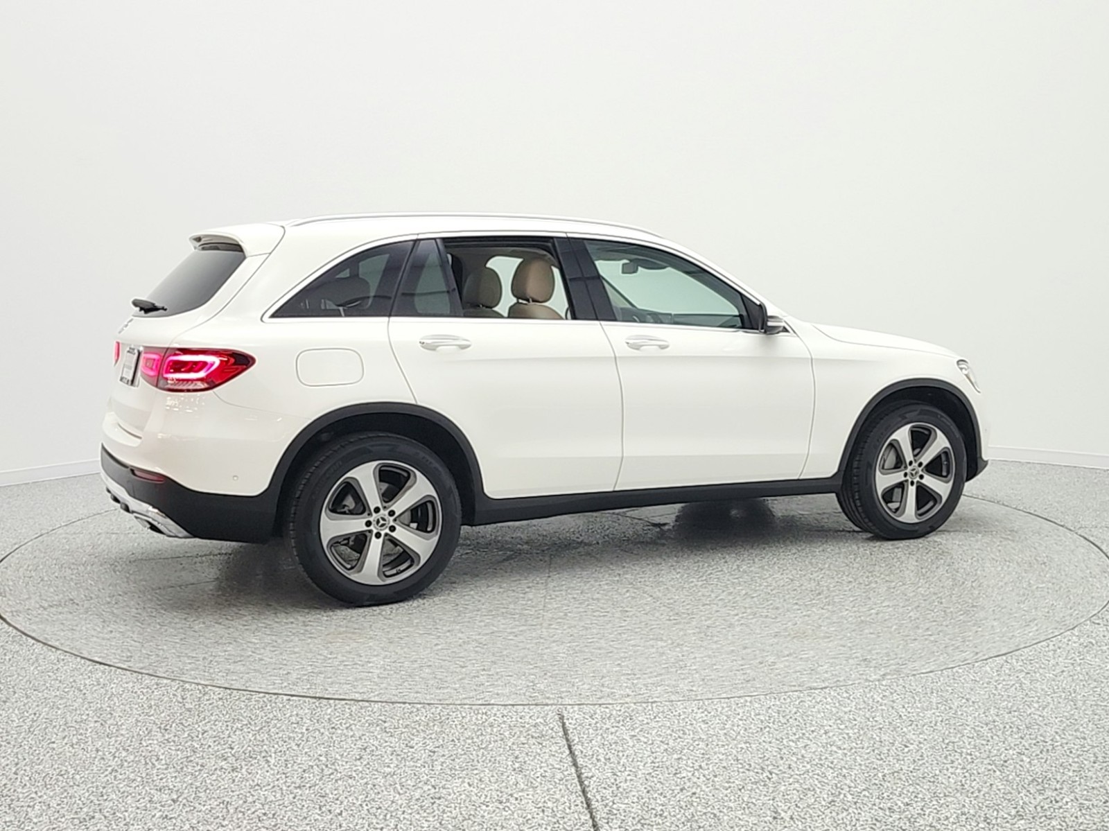 Used 2022 Polar White Mercedes-Benz GLC 300 SUV image 5