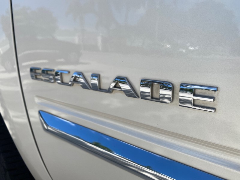 2013 Cadillac Escalade Luxury 1 OWNER LOW MILES 70,251 in ,