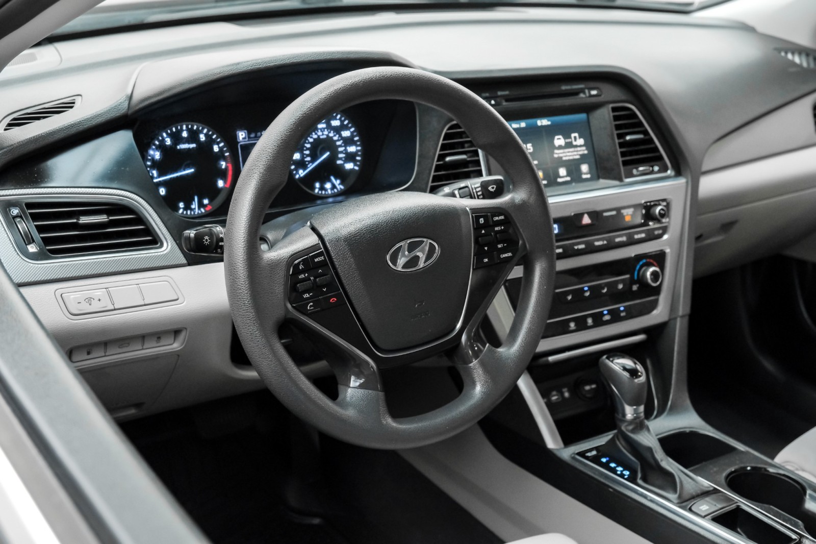 2016 Hyundai Sonata 2.4L SE 18