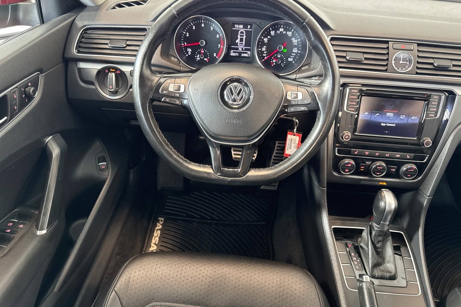 Used 2017 Fortana Red Volkswagen R-Line w/Comfort Pkg image 20