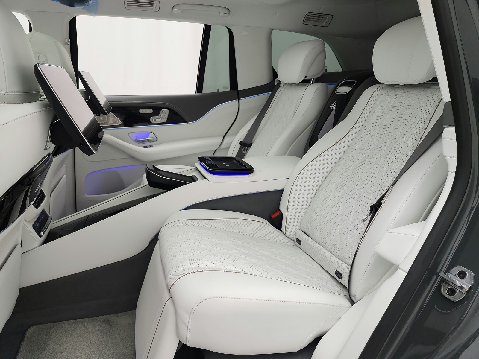 New 2026 MANUFAKTUR Signature Silicon Grey Mercedes-Benz Maybach GLS 600 4MATIC® SUV image 19