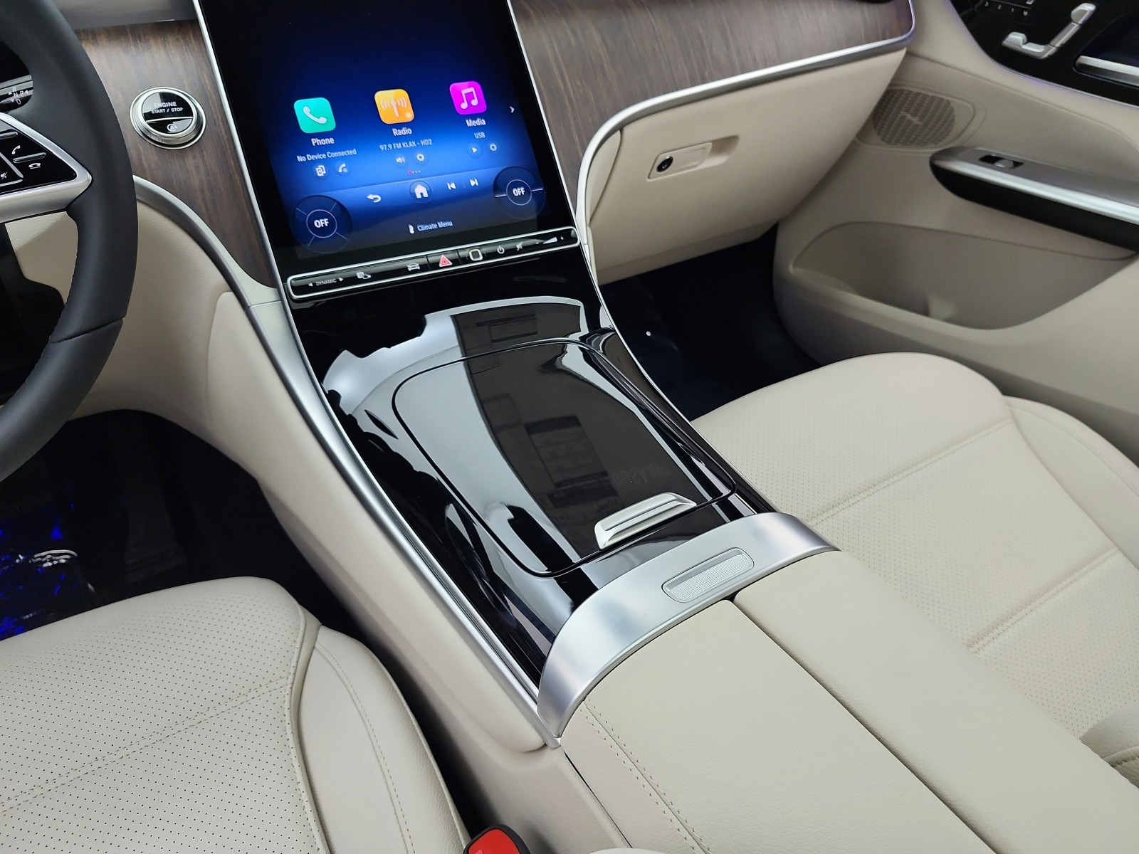 New 2026 Polar White Mercedes-Benz GLC 300 image 11