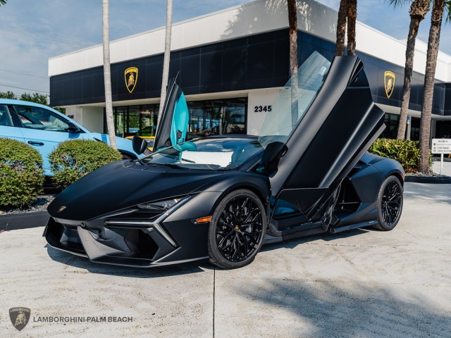 Lamborghini Revuelto