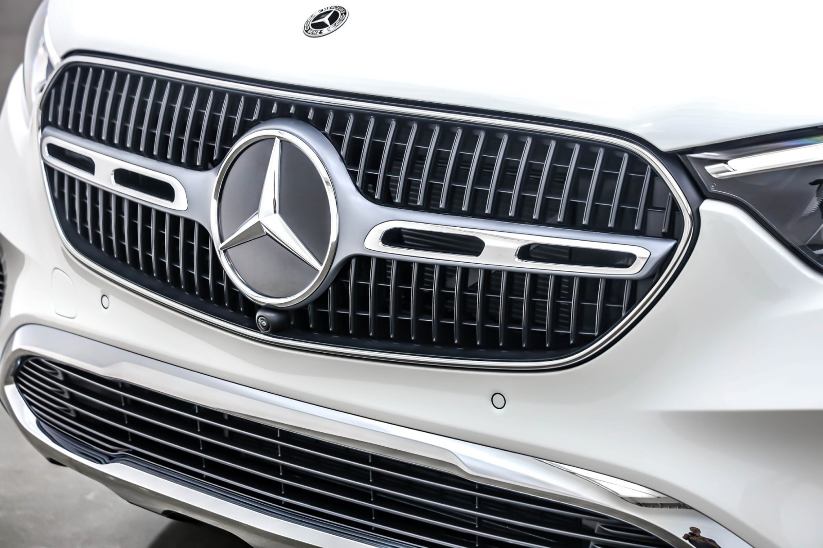 New 2026 Polar White Mercedes-Benz GLC 300 image 13