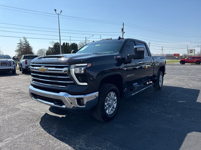 Dark Ash Metallic 2024 Chevrolet Silverado 3500HD LTZ Crew Cab 4WD Pickup Truck Four-Wheel Drive Automatic
