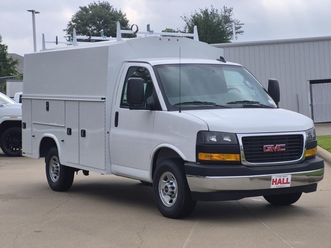 White 2026 GMC Savana Chassis 3500 139 Cutaway RWD Van Rear-Wheel Drive