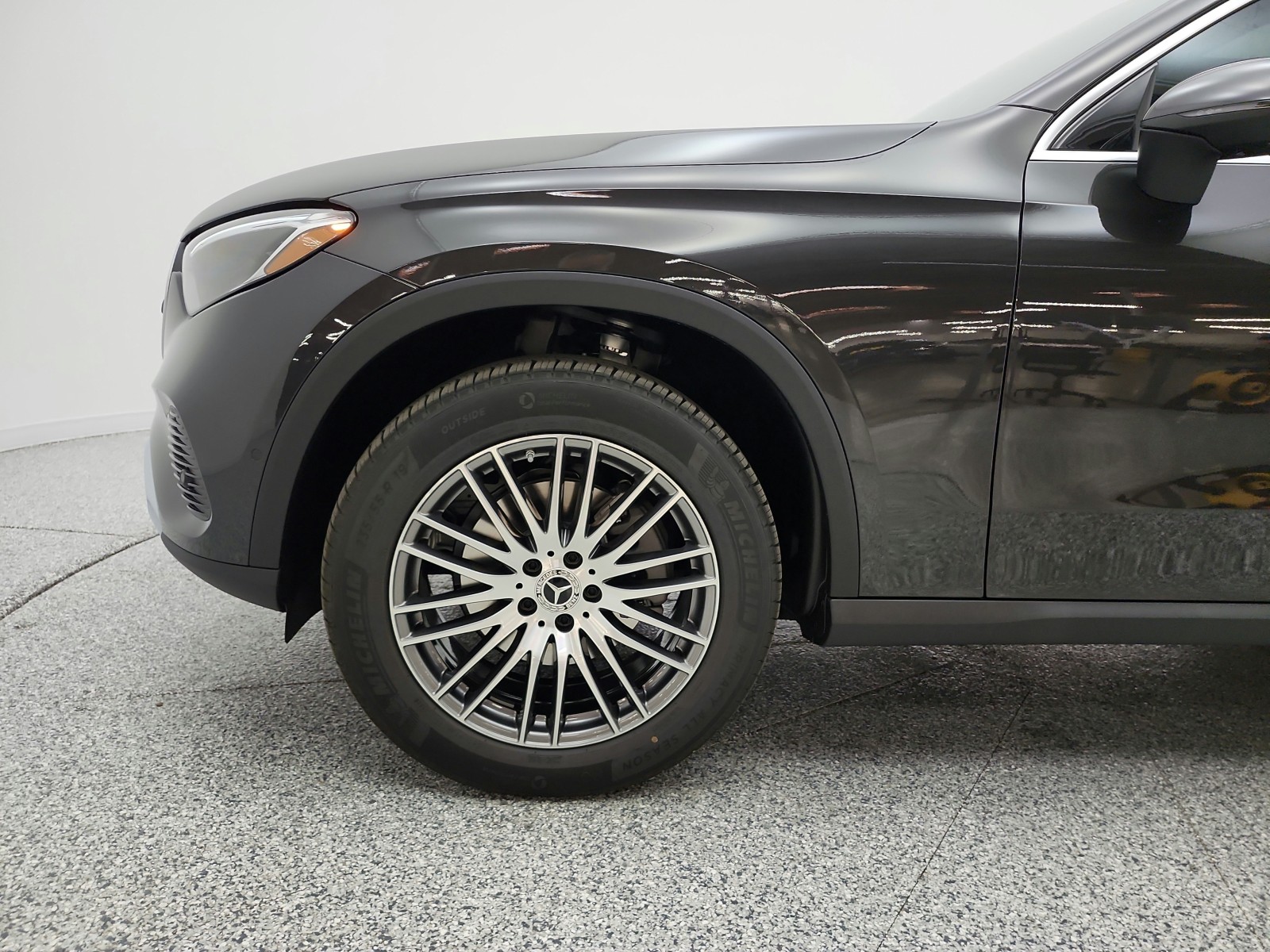 New 2027 Graphite Grey Metallic Mercedes-Benz GLC 300 SUV image 15
