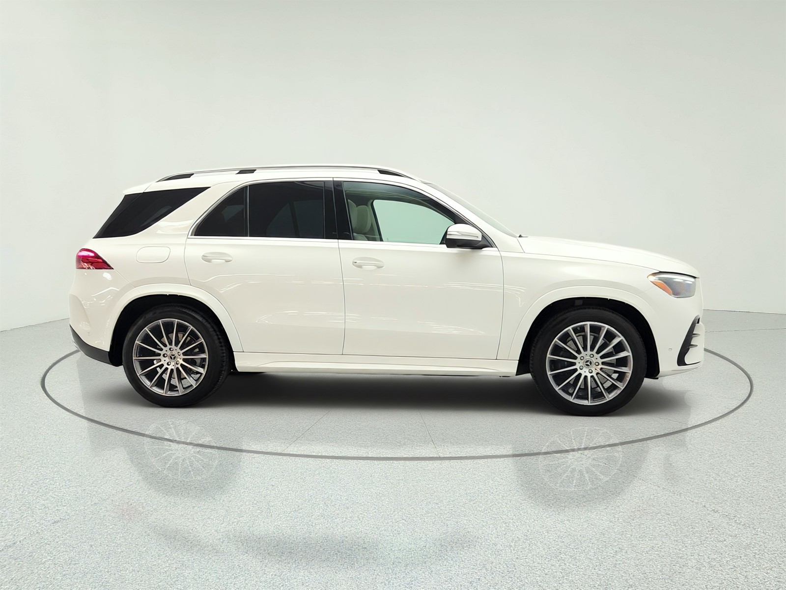 Certified Used 2024 Polar White Mercedes-Benz GLE 350 4MATIC® SUV image 4