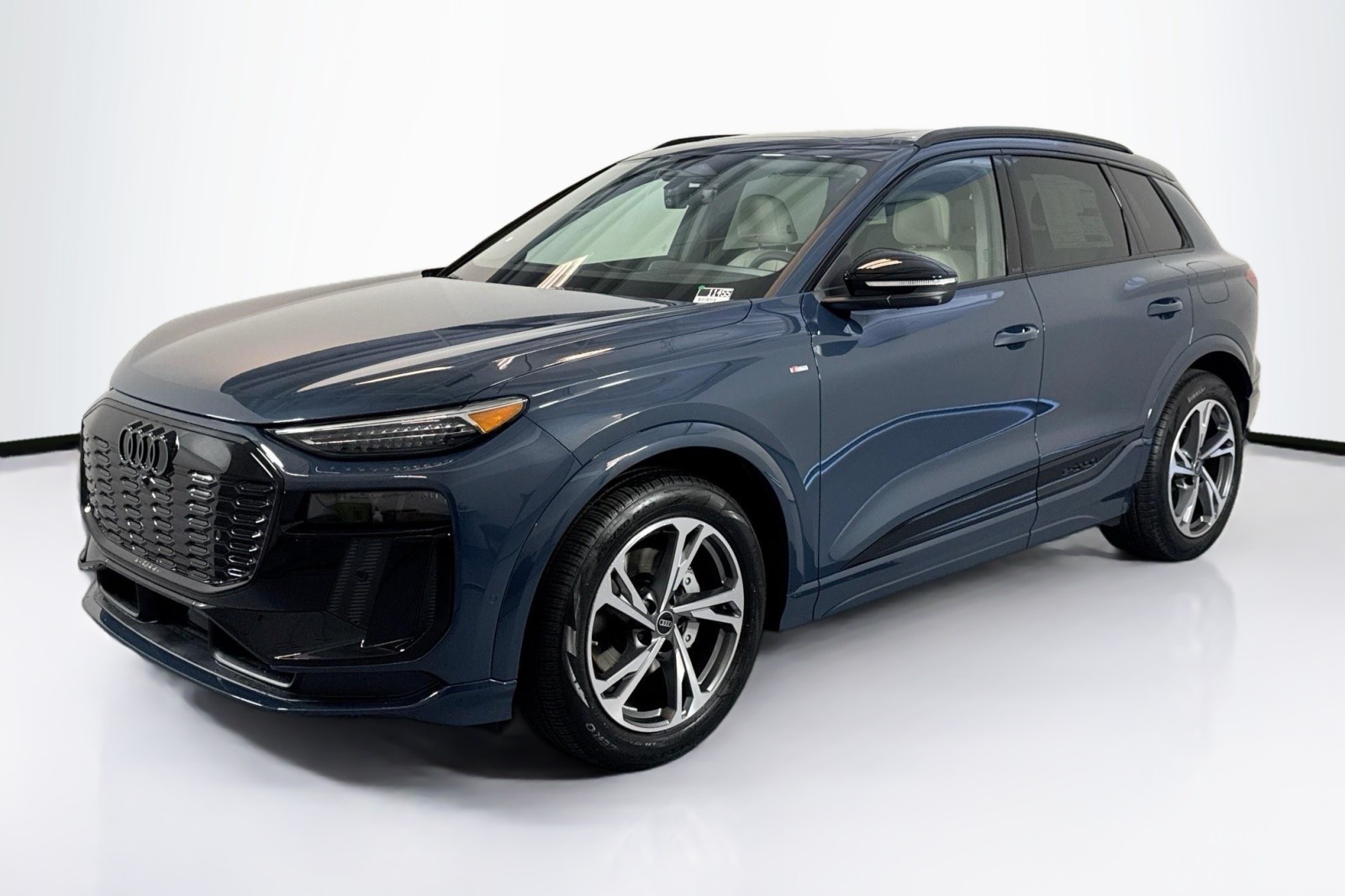 2027 Audi Q6 e-tron Prestige quattro's photo