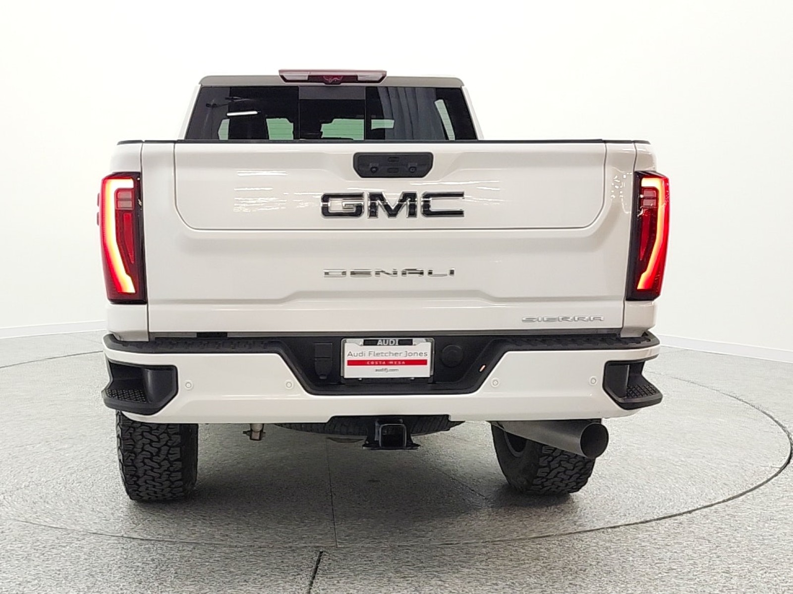 Used 2024 White Frost Tricoat GMC 4WD Crew Cab 159 Denali Ultimate image 6