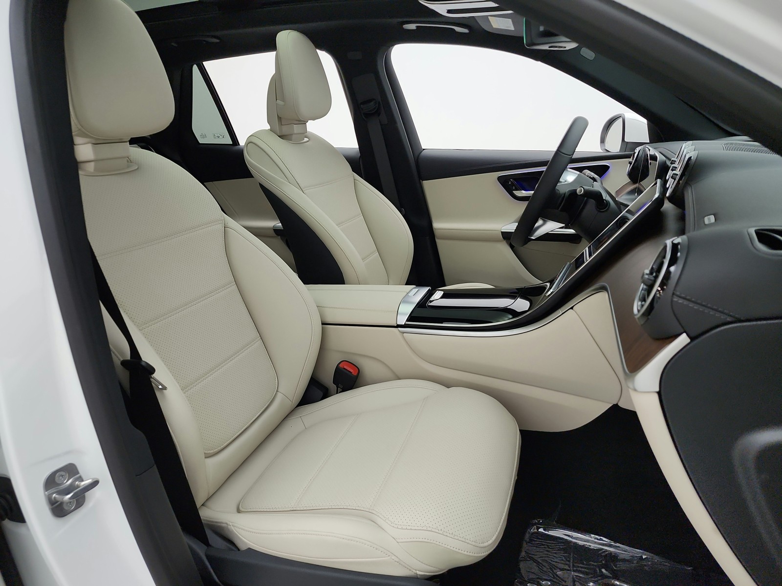 New 2027 Polar White Mercedes-Benz GLC 300 SUV image 14