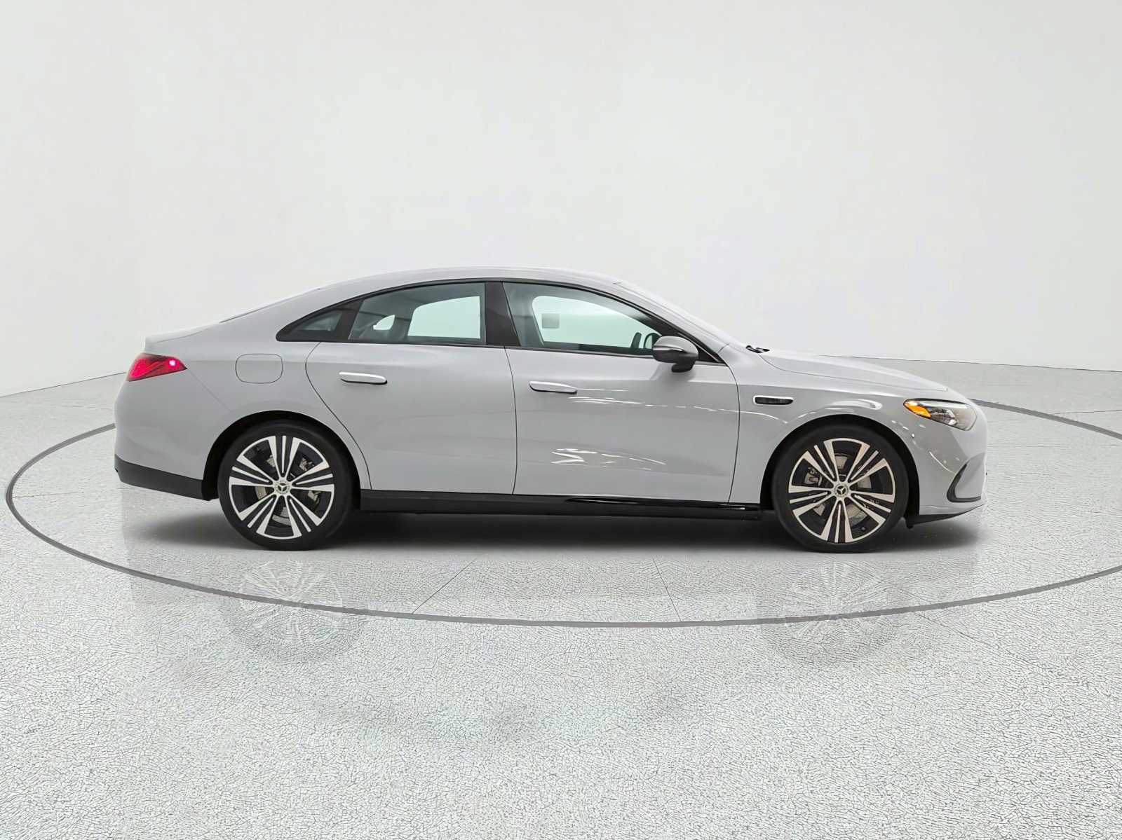New 2027 MANUFAKTUR Alpine Grey Mercedes-Benz CLA 350 Electric 4MATIC® image 4