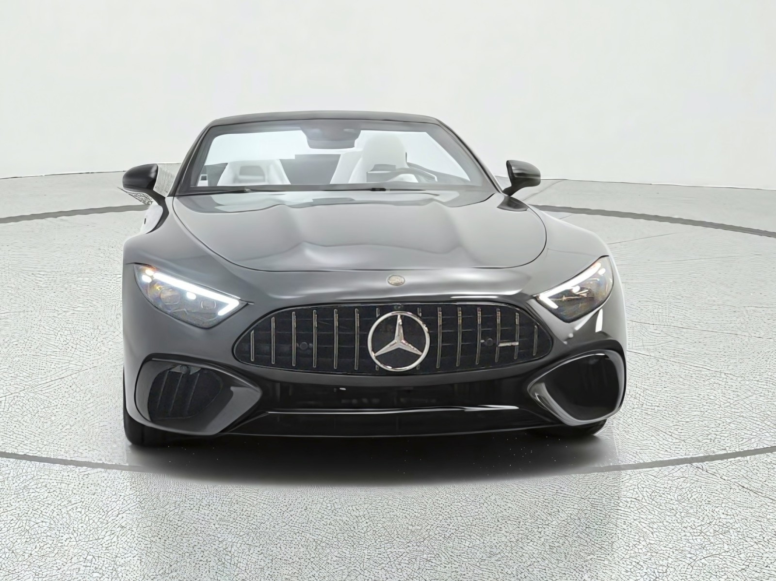 New 2027 MANUFAKTUR Silicon Grey Mercedes-Benz AMG® SL 63 Roadster image 2
