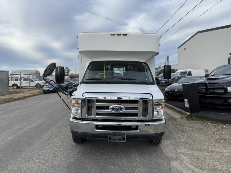 2015 Ford E-450 Passenger & Wheelchair Lift Bus in , 