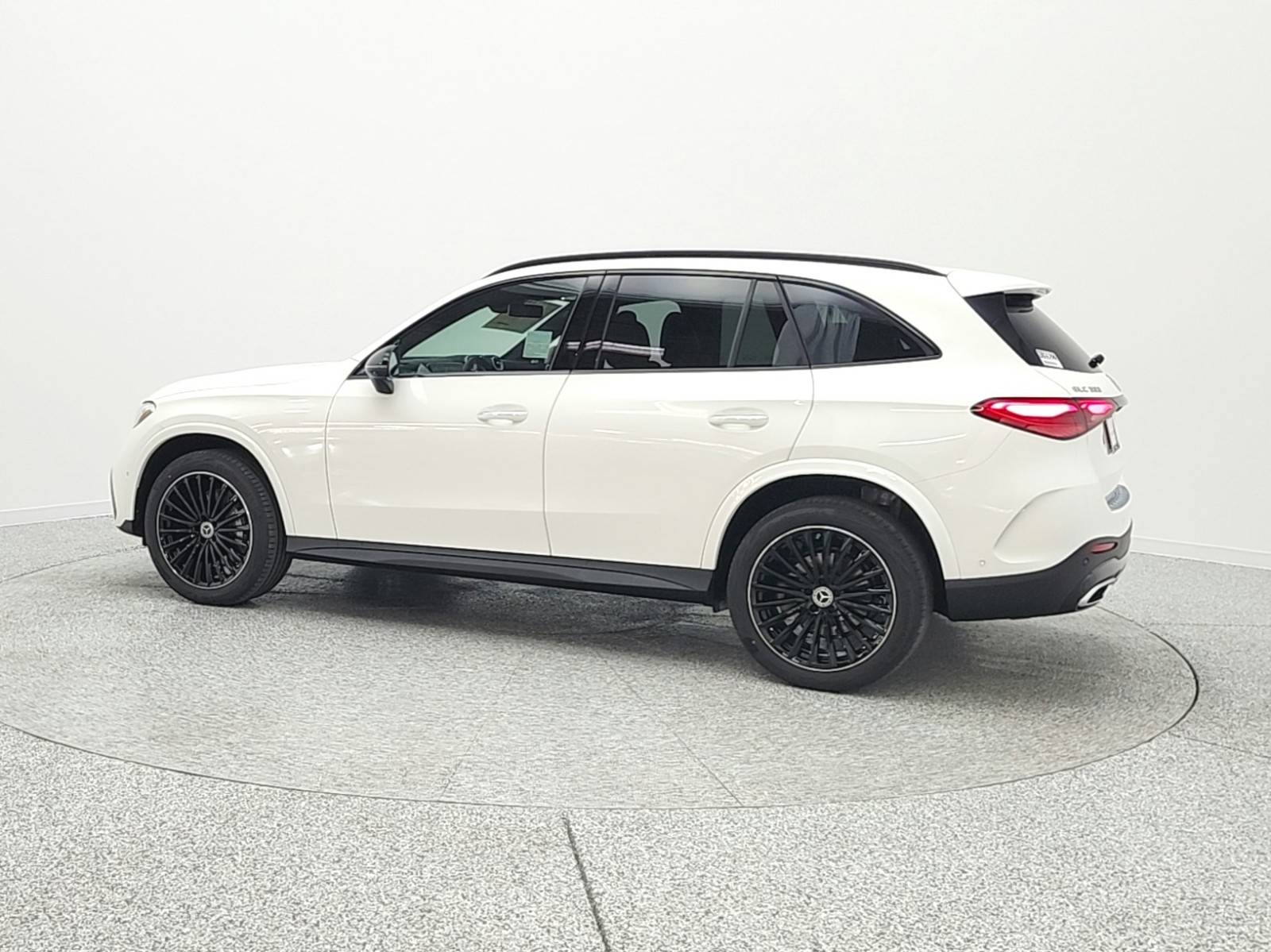 New 2026 Polar White Mercedes-Benz GLC 300 image 8