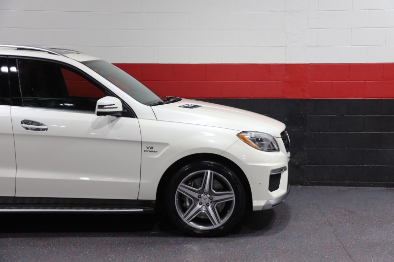 2013 Mercedes-Benz ML63 AMG 4-Matic 4dr Suv in , 