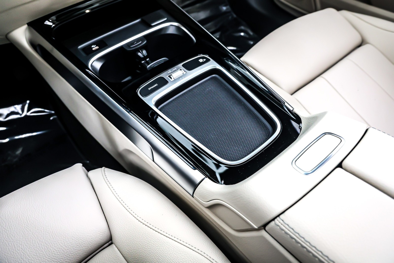 New 2026 Night Black Mercedes-Benz GLB 250 image 6