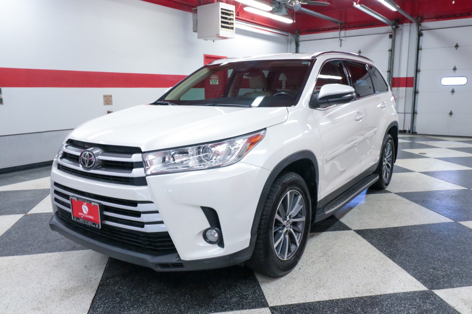 Used Car 2019 Toyota Highlander  Xle For Sale Under $30,000 In Austin, Texas