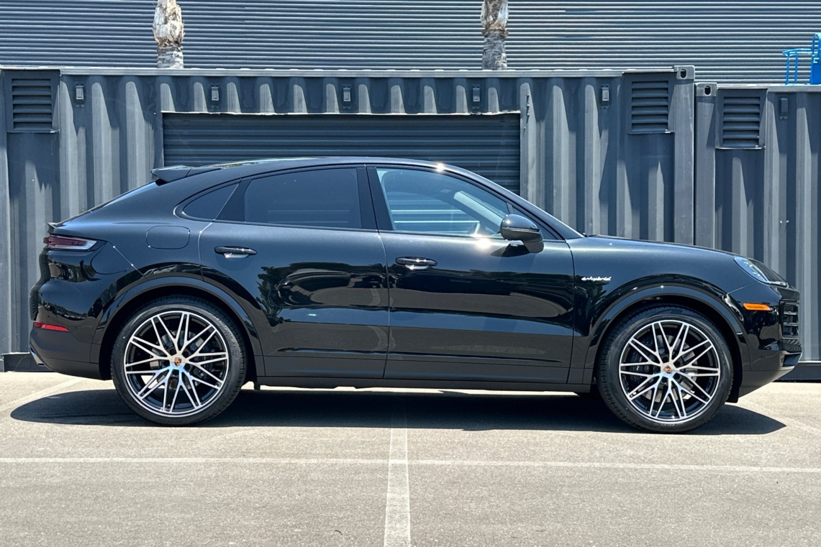 New 2026 Chromite Black Metallic Porsche E-Hybrid image 9