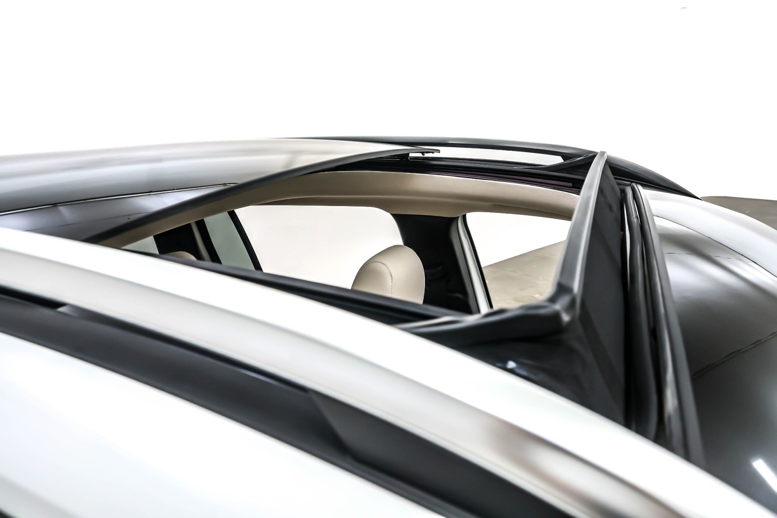 Used 2023 Polar White Mercedes-Benz GLB 250 image 21