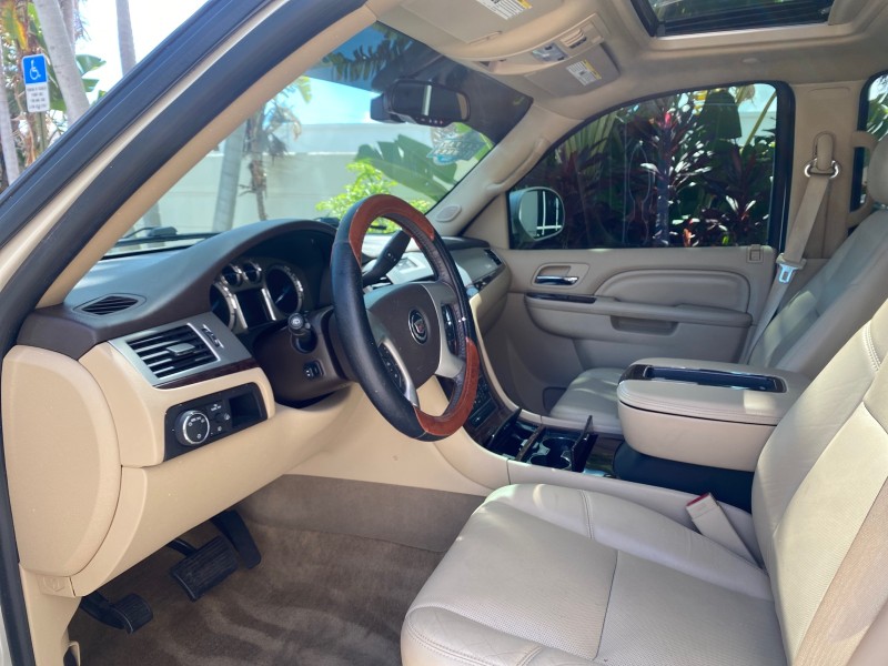 2013 Cadillac Escalade Luxury 1 OWNER LOW MILES 70,251 in ,