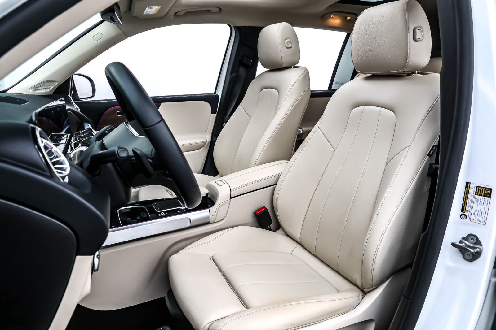 Used 2023 Polar White Mercedes-Benz GLB 250 image 16